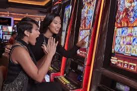 Live dealer studios at suneo138.com Most Played section showing HD camera feeds and professional table setups